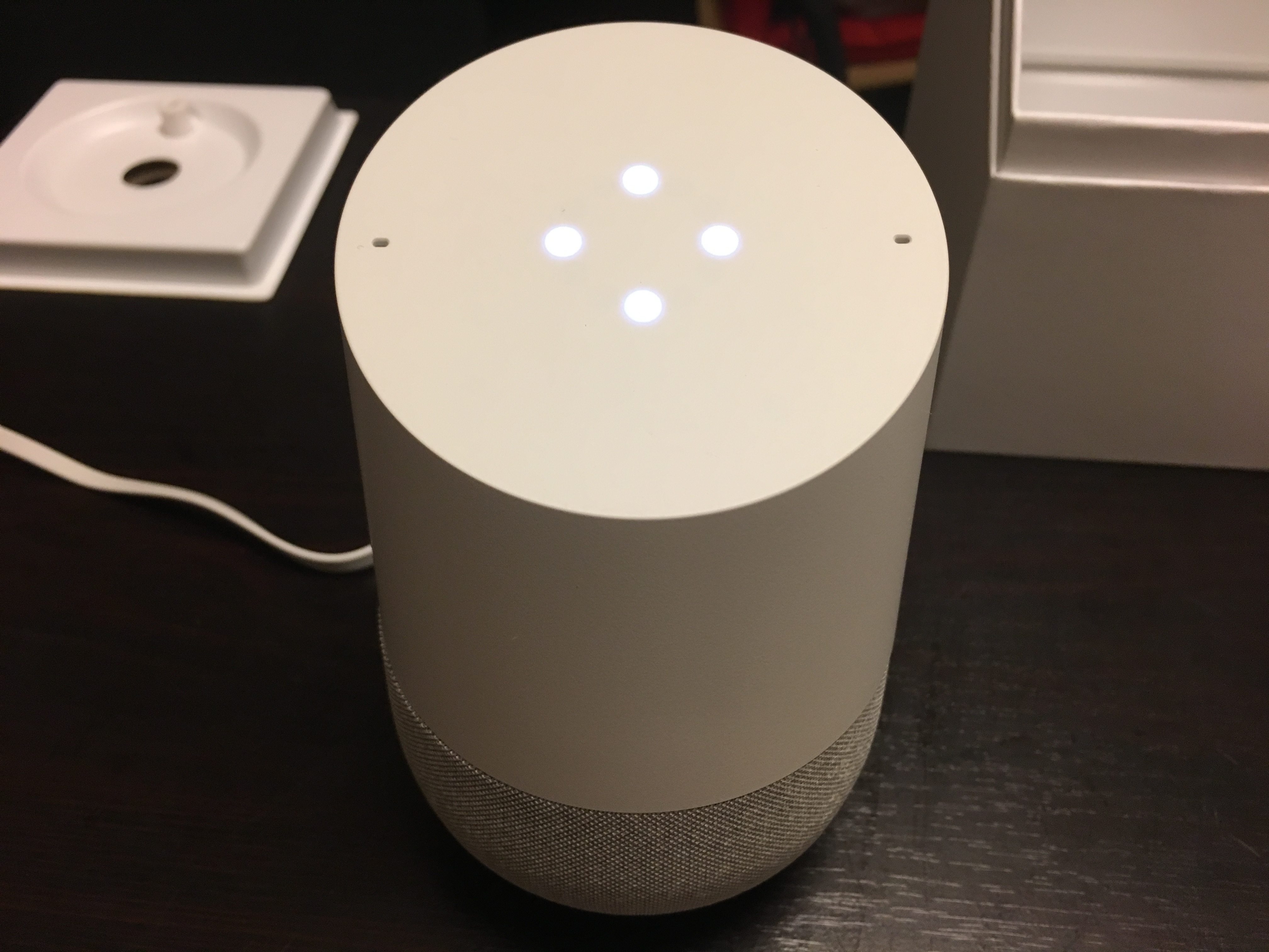 レビュー ついに日本語対応 Google Homeを使ってみた Google Homeで出来ることが凄い Philips Hue Chrome Castとの連携も試しました ネットメディア研究所 Snsの専門家落合正和公式blog